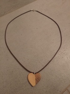 Kette mit Herz aus Holz